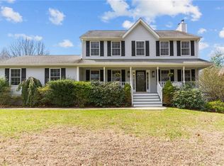 173 Dover Ln, Richmond, RI 02812