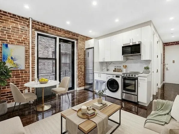 228 8th Ave APT 11, New York, NY 10011