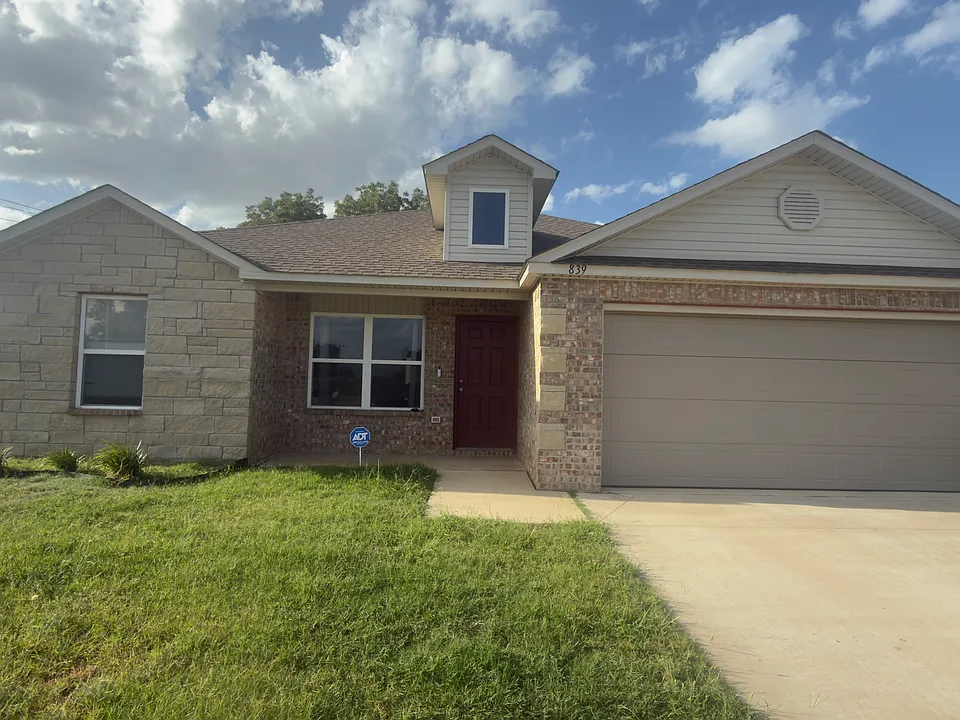 839 W Judy Dr