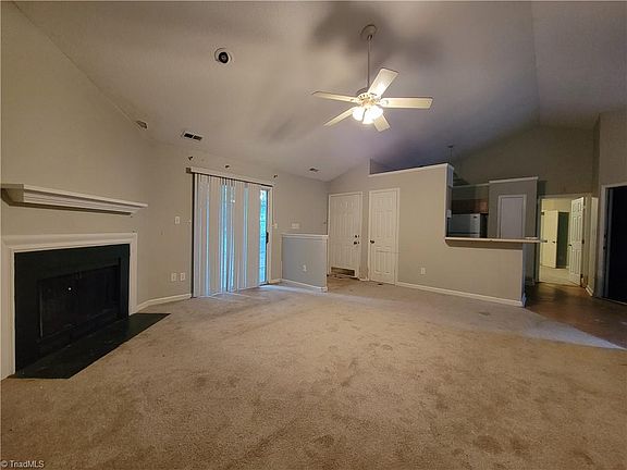 4th image of 2 Pipers Glen Ct