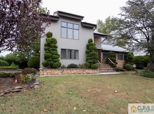 5 Marcols Ct, Edison, NJ 08820