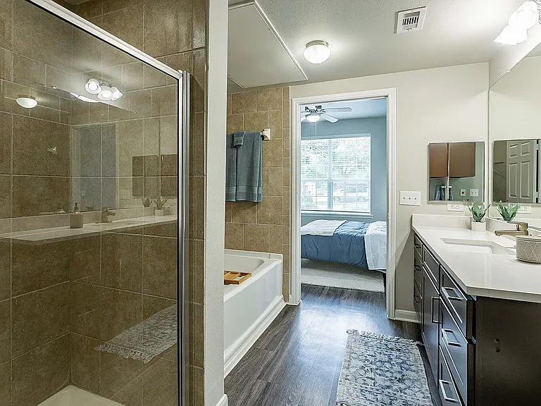 Bathroom-02-Grand-Parkway-Katy-04