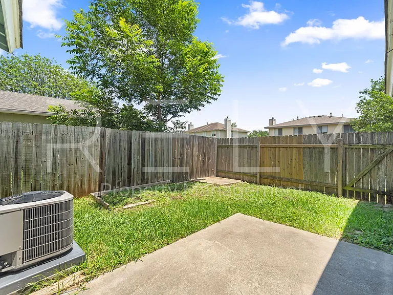 CV-AUS8001 West Gate — Photo 36
