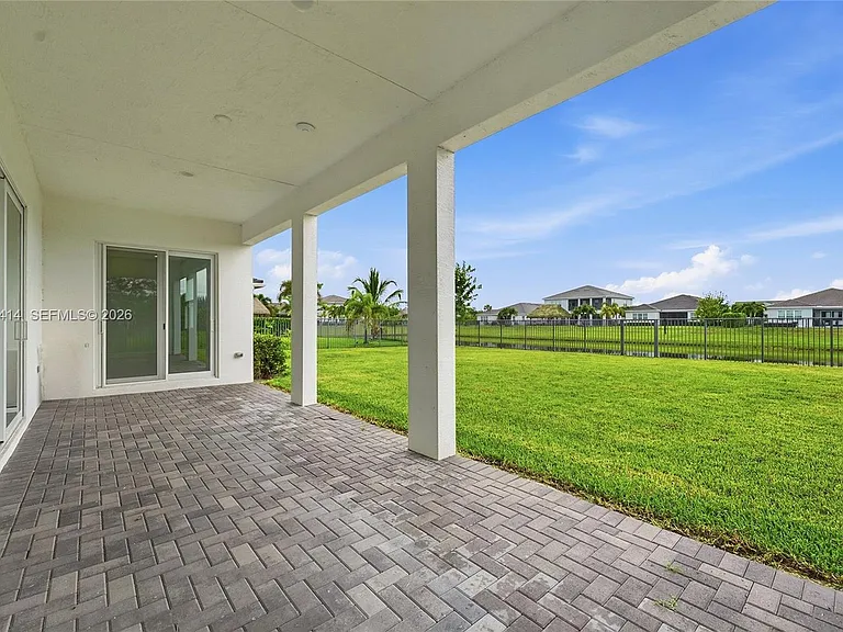 15239 Goldfinch Cir — Photo 40