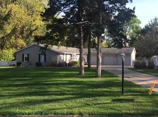 1576 E Scarlet Oaks Ct, Terre haute, IN 47802