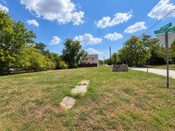 2215 Anderson St, Greenville, TX 75401