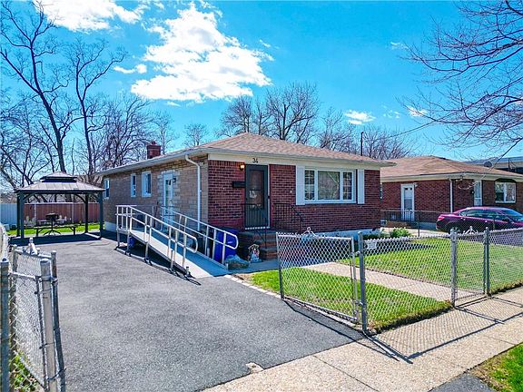 3rd image of 34 Park Hill Cir