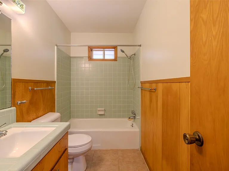 2308 Hillcrest Dr — Photo 13