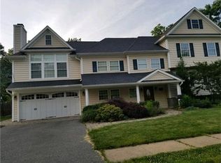 42 Stoneham Pl, Metuchen, NJ 08840