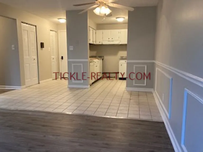 Creekwood Apartments - Farmington — Photo 15