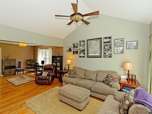4th image of 207 Meadowlark Dr