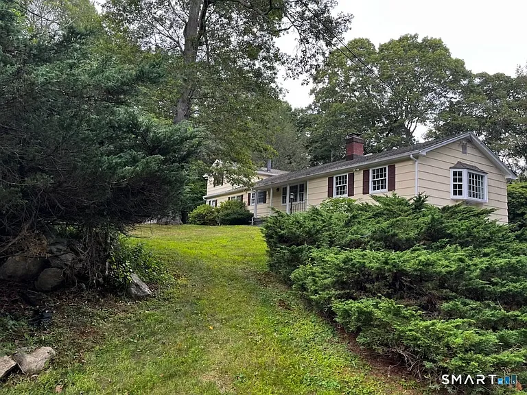 15 Flat Rock Dr — Photo 1