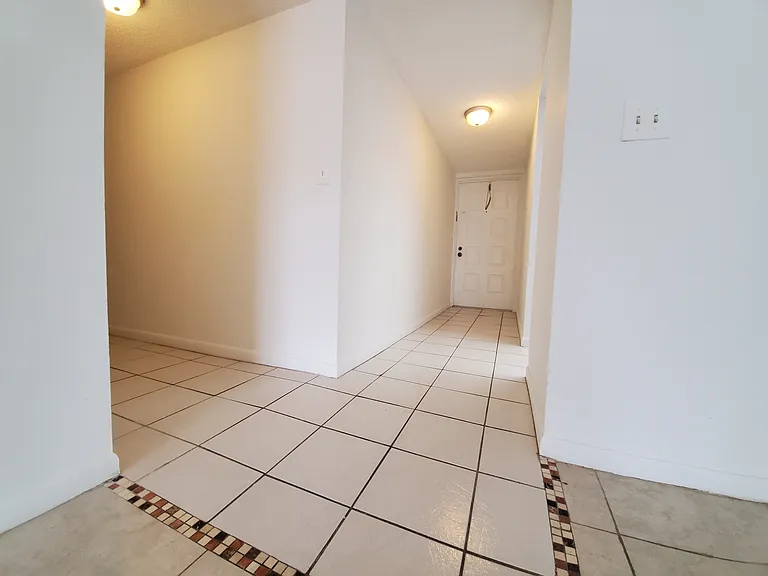 Sherwood Square Apartments — Photo 38