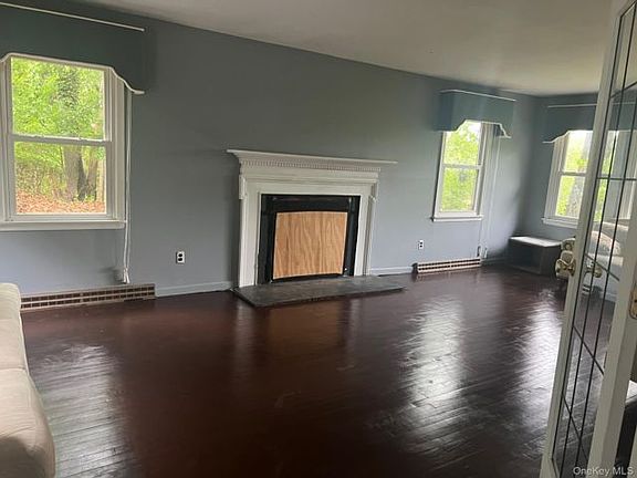 4th image of 15 Old Field Rd