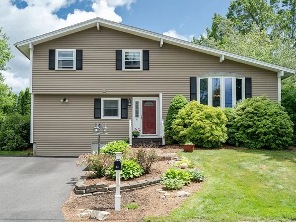 14 Simmons Dr, Milford, MA 01757