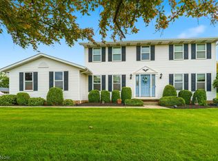 3763 Oakridge Dr NE, Louisville, OH 44641