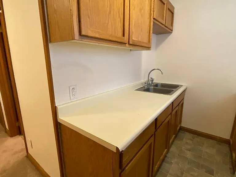 Regis Apartments — Photo 32