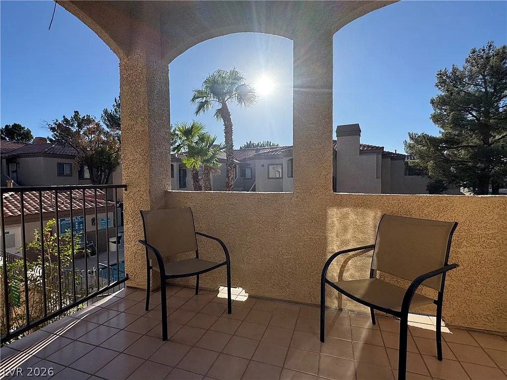2 bed, 2.0 bath, 1126 sqft, $1,800 — Photo 3