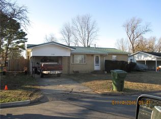 112 E Roselawn Dr, Rogers, AR 72756