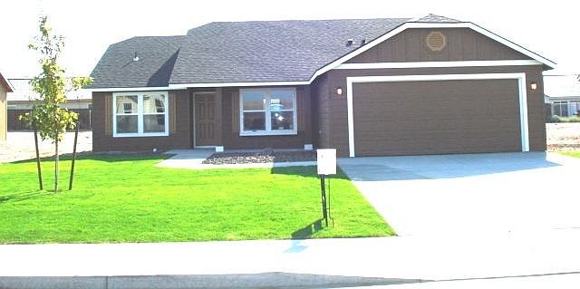 1st image of 2490 Hickory Dr
