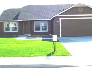 2490 Hickory Dr, West Richland, WA