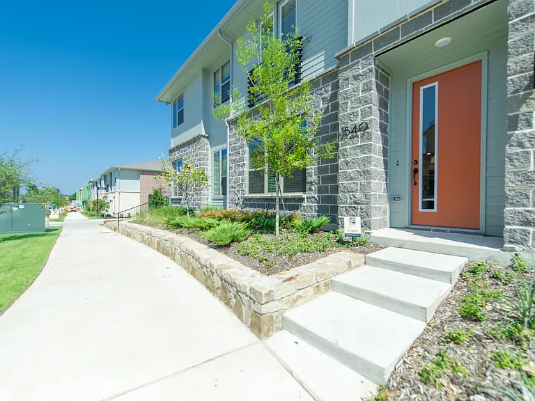 1540 Navasota Trl — Photo 2