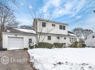 160 Mark Tree Rd, Centereach, NY 11720