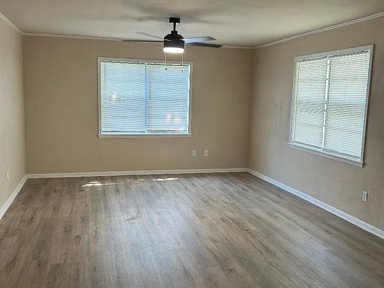 209 W South St — Photo 3