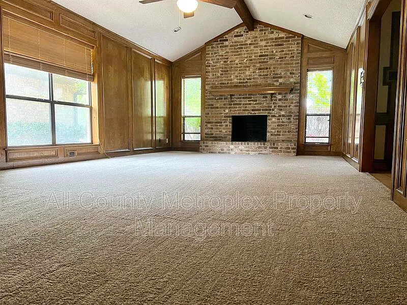 3 bed, 2.0 bath, 1862 sqft, $2,400 — Photo 2