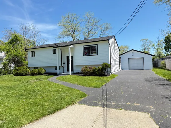 (undisclosed Address), Medford, NY 11763