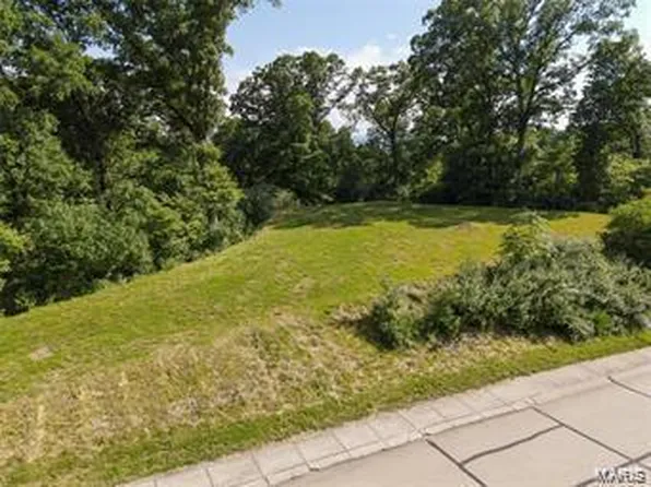 445 Grafton Hills Dr, Grafton, IL 62037