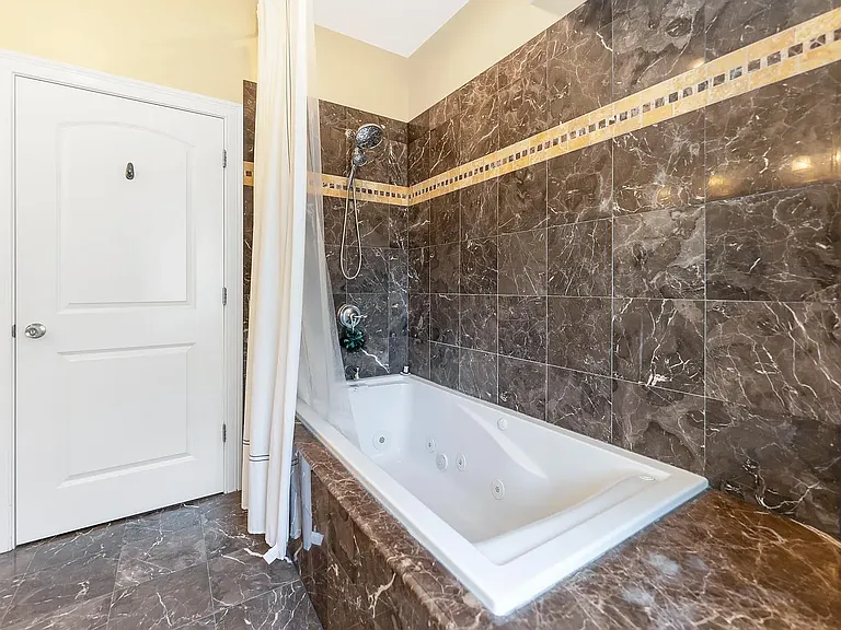 406 Main St #3 — Photo 19