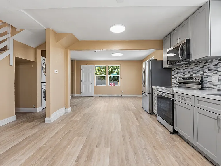 1643 E 6th St #1643 — Photo 3