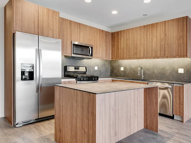 2824 W Van Buren St #302 — Photo 6