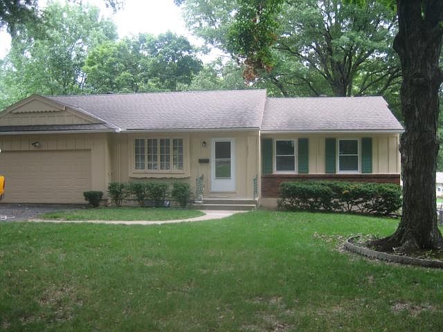 1st image of 10821 Oak St