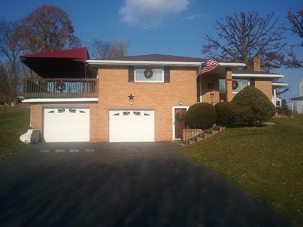 703 Park Ave photo 1