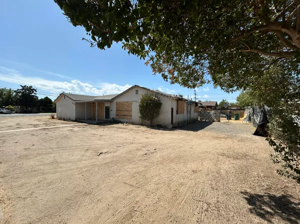 261 11th Street, Orange Cove, CA 93646