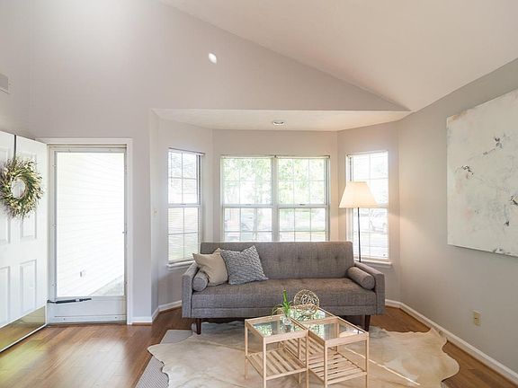 4th image of 476 Chelsea Woods Dr