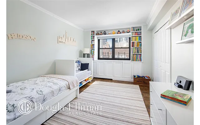 Sold by Douglas Elliman | media 16