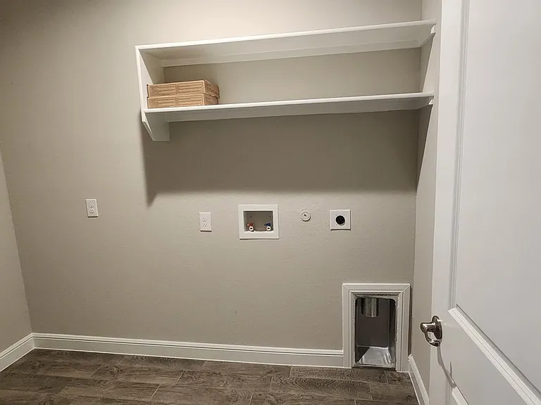 1029 Kirkham Way — Photo 35