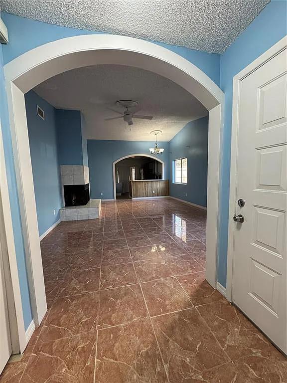 3 bed, 2.0 bath, 1216 sqft, $2,300 — Photo 2