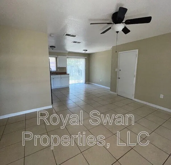 2806 Mineola Dr — Photo 4