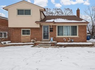 31015 Mackenzie Dr, Westland, MI 48185