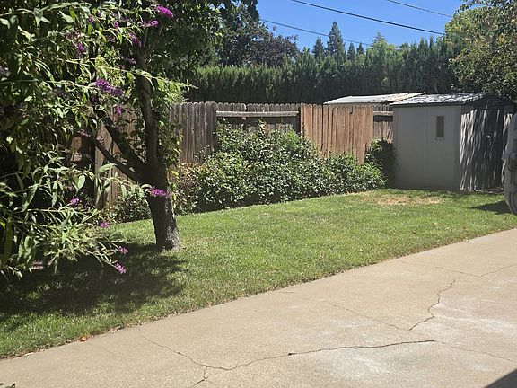 3rd image of 888 Glenn St