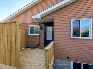 300 Dalehurst Dr #B, Ottawa, ON K2G 4E4