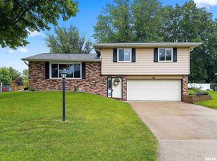 41 Country Ln, East Peoria, IL 61611