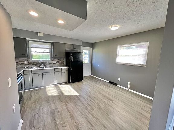 3rd image of 22 East Ave