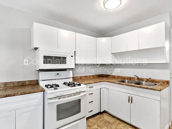 4th image of 1324 Columbus Dr