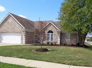 325 Country Club Dr, Centralia, MO 65240