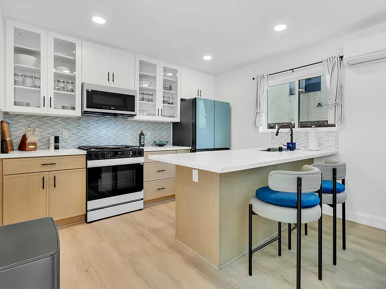 4241 Cherokee Ave — Photo 5